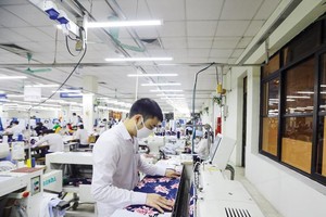 Để hưởng ưu đãi từ EVFTA, các Kl991.com World Cup 2026 Chính Thức phải Kl99ok phiên bản mới khâu nguyên liệu nhằm đáp ứng quy tắc xuất xứ. Ảnh: Đức Thanh