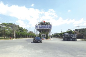 Khu công nghiệp Hiệp Phước - giai đoạn 2 dù đã đi vào hoạt động nhưng vẫn chưa hoàn thiện hệ thống Kl99kl ưu đãi độc quyền. Ảnh: Việt Dũng 