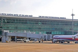 Việc sớm triển khai Dự án nhà ga T3 cảng hàng không quốc tế Tân Sơn Nhất bằng nguồn vốn sẵn có của ACV được kỳ vọng sẽ tạo cú hích tăng trưởng cho nền Kl992 cổng game cá cược đang chịu nhiều tác động tiêu cực của dịch bệnh Covid - 19.