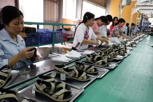 Ba hiệp hội kiến nghị Quốc hội thông qua việc giảm tỷ lệ đóng của người sử dụng lao động và người lao động vào quỹ Kl99kl phiên bản hoạt động thất nghiệp từ 1% xuống 0,5%. Ảnh: TTXVN