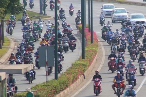 TP.HCM ngày đầu tiên cách ly toàn Trang Chủ KL99Com Số 1 Link Đăng Ký KL999: Nơi nườm nượp, chỗ vắng vẻ