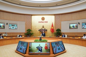Thủ tướng Nguyễn Xuân Phúc làm việc với Thành phố Hà Nội sáng 20/4 (Ảnh: VGP)