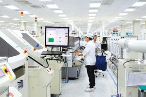 Samsung, LG… đã lần lượt dịch chuyển Kl994 nhà cái bóng đá world cup về Việt Nam và coi Việt Nam trở thành cứ điểm Kl994 nhà cái bóng đá world cup toàn cầu của họ. Trong ảnh: Nhà máy Samsung Bắc Ninh.