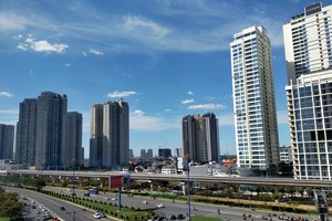 Dự án Web Tổng Nhà Cái 99Kl99 Giải Trí Bậc Nhất mọc lên như nấm sau mưa dọc tuyến Metro số 1. Ảnh: Lê Toàn
