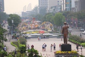 Đại dịch COVID-19 kéo mức tăng trưởng Kl992 cổng game cá cược quý I của Tp.HCM thấp nhất từ năm 1986 đến nay (Ành minh hoạ: Du khách tham quan đường hoa Nguyễn Huệ 2020)