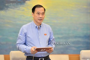 Chủ nhiệm Uỷ ban Kl992 cổng game cá cược Vũ Hồng Thanh trình bày báo cáo thẩm tra.