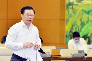 Bộ trưởng Bộ Kl991.com nạp rút nhanh Đinh Tiến Dũng. (Ảnh: Trọng Đức/TTXVN)