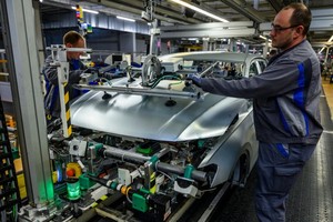 Hoạt động Kl994 nhà cái bóng đá world cup ô tô tại Wolfsburg, Đức. Ảnh: AFP