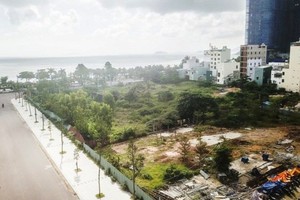 Mục đích sử dụng để xây dựng Khu khách sạn tiêu chuẩn 5 sao, Văn phòng cho thuê và Trung tâm Thương mại - Dịch vụ. Theo hình thức 99Kl99 trực tiếp đá gà cho thuê đất trả tiền 01 lần cho cả thời gian thuê theo hình thức đấu giá quyền sử dụng đất. Thời hạn sử dụng đất là 50 năm.