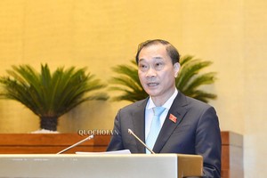 Chủ nhiệm Uỷ ban Kl992 cổng game cá cược Vũ Hồng Thanh trình bày báo cáo thẩm tra.