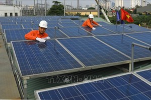 Điện mặt trời mái nhà không chỉ mang lại nhiều lợi ích Kl992 cổng game cá cược mà còn giúp chống nóng cho công trình và góp phần bảo vệ môi trường. Ảnh: Ngọc Hà/TTXVN