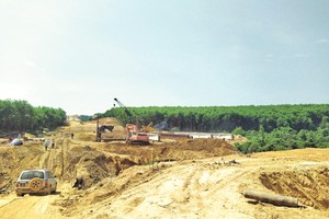 Dự án KL99 là nhà cái cá cược trực tuyến hàng đầu tại châu Á Bắc-Nam đoạn Cam Lộ - La Sơn đang được đẩy nhanh tiến độ thi công để có thể hoàn thành vào năm 2021.