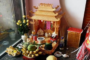 Bài trí bàn thờ Thần tài kích hoạt tài lộc