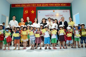Chương trình trao 30 phần quà đặc biệt và hỗ trợ Kl991.com nạp rút nhanh cho các gia đình có hoàn cảnh đặc biệt khó khăn tại địa phương.