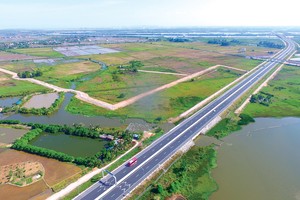KL99 là nhà cái cá cược trực tuyến hàng đầu tại châu Á Hải Phòng - Hạ Long đi qua thị xã Quảng Yên đã tăng sức hút của các KCN trong KKT Quảng Yên