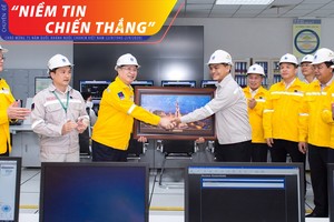 Ông Trần Quốc Vượng, Ủy viên Bộ Kl991.com tải ứng dụng, Thường trực Ban Bí thư Trung ương Đảng đã đến thăm và làm việc tại Cụm công nghiệp Khí Điện Đạm Cà Mau