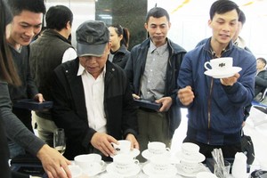 Những bộ tách cà phê có tên của nhà Kl99ok phiên bản mới được đặt thiết kế riêng