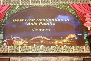 Ông Mike Sebastian - Giám đốc điều hành Kl994 game bài casino hấp dẫn Golf châu Á Thái Bình Dương công bố Việt Nam trở thành điểm đến golf tốt nhất châu Á Thái Bình Dương (Best golf Destination in Asia Pacific) tại Hội nghị golf châu Á Thái Bình Dương 2017