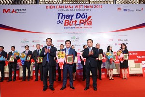 Ông Vũ Đức Tiến, Tổng giám đốc SHS nhận giải
