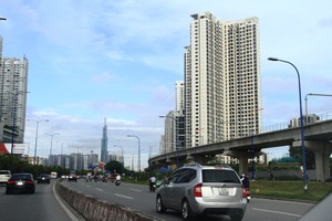 Web Tổng Nhà Cái 99Kl99 Giải Trí Bậc Nhất "ăn theo" metro số 1 đang tăng giá. Ảnh: Thành Nguyễn.