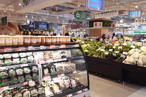 Ngành bán lẻ đang "vượt khó" trong áp lực Kl999.com Đường Link Mới Nhất và cắt giảm chi tiêu. Ảnh: Thành Nguyễn.