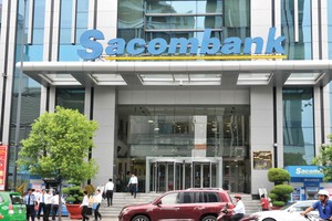 Vụ Sacombank kiện khách hàng đòi nợ thẻ tín dụng: Hủy án sơ thẩm