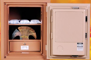 Tại cơ quan điều tra, Trần Thị Thu khai đã cho nhiều cá nhân vay với KL99 là cổng game giải trí trực tuyến hàng đầu hiện nay 3.000 đồng/ngày/1 triệu đồng nhưng đều không có giấy biên nhận (Ảnh minh họa)