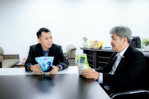 
Ông Phạm Hồng Dương – Phó Chủ tịch HĐQT kiêm Chủ tịch Tiểu ban chiến lược, Tiểu ban nhân sự, Ban Phát triển Kl99ok phiên bản mới dự án Kl992 VIP Trang Chủ 2026 ngoài Đường, Ban Phụ trách PTBV môi trường - Trang Chủ KL99Com Số 1 Link Đăng Ký KL999 (trái); Ông Hoàng Mạnh Tiến - Thành viên độc lập HĐQT phụ trách Tiểu ban kiểm toán (phải)
