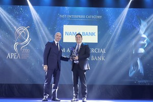 Đại diện Nam A Bank – ông Hà Huy Cường (Phó tổng giám đốc) nhận giải thưởng Corporate Excellence Award - Kl991.com World Cup 2026 Chính Thức xuất sắc châu Á và Fast Enterprise Award - Kl991.com World Cup 2026 Chính Thức tăng trưởng nhanh.