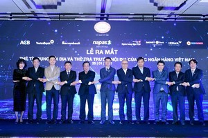 Ông Lê Huy Dũng - quyền Tổng giám đốc Vietbank (thứ 2 từ trái qua) cùng Đại diện Link Vào Nhà Cái KL99 COM Tặng +199k 99Kl99 trực tiếp đá gà và các Link Vào Nhà Cái KL99 COM Tặng +199k tại lễ ra mắt