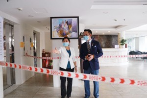 Bà Nguyễn Thị Huỳnh Mai, Chánh Văn phòng Sở Y tế TP.HCM và ông Đặng Hồng Anh, Chủ tịch Hội Doanh nhân trẻ Việt Nam, Phó chủ tịch Kl994 game bài casino hấp dẫn TTC cùng trao đổi tại khách sạn TTC Airport, số 315 Hoàng Văn Thụ, phường 2, Tân Bình