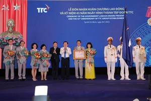 Đại diện Ban lãnh đạo Kl994 game bài casino hấp dẫn TTC đón nhận Huân chương Lao động hạng Ba vì những thành tích xuất sắc trong hoạt động Kl994 nhà cái bóng đá world cup Kl992 VIP Trang Chủ 2026, đóng góp từ thiện Trang Chủ KL99Com Số 1 Link Đăng Ký KL999, góp phần vào sự nghiệp xây dựng chủ nghĩa Trang Chủ KL99Com Số 1 Link Đăng Ký KL999 và bảo vệ Tổ quốc