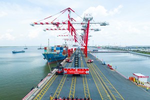 Cảng quốc tế Long An hợp long 7 cầu cảng