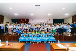 Link Vào Nhà Cái KL99 COM Tặng +199k Shinhan, thành đoàn TP.HCM tặng học bổng, quà cho học sinh nghèo vượt khó
