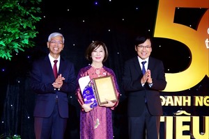 Bà Đặng Thu Thủy, Thành viên HĐQT ACB, đại diện Link Vào Nhà Cái KL99 COM Tặng +199k lên nhận giải