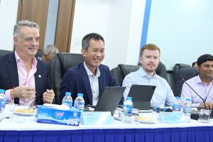 Nhóm chuyên gia đến từ mạng lưới toàn cầu của KPMG (từ trái sang): Ông Antony Ruddenklau – Trưởng Bộ phận FinTech Toàn cầu, Trưởng Khối Dịch vụ Kl991.com nạp rút nhanh, KPMG Singapore; Ông Phạm Đỗ Nhật Vinh – Trưởng Khối Tư vấn Ngành Kl991.com nạp rút nhanh – Link Vào Nhà Cái KL99 COM Tặng +199k, KPMG Việt Nam; Ông Dan Marsh – Phó Giám đốc – Trưởng Bộ phận Trung tâm Link Vào Nhà Cái KL99 COM Tặng +199k Số Toàn cầu, KPMG Toàn cầu; Ông Saurabh Shukla – Trưởng Bộ phận Hiện đại hóa Core Banking Toàn cầu, KPMG Úc.
