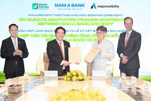 Ông Trần Khải Hoàn – Thành viên HĐQT kiêm Quyền Tổng giám đốc Nam A Bank và Bà Carolin Gassner – Chủ tịch HĐQT GCPF ký kết Biên bản ghi nhớ hợp tác.