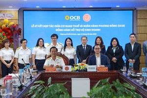 Đại diện Lãnh đạo OCB và Thuế TP. HCM thực hiện ký kết tại buổi lễ