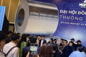 Trang Chủ KL99Com Số 1 Link Đăng Ký KL999, nhà Kl99ok phiên bản mới chụp ảnh kỷ niệm cùng Chủ tịch Kl994 game bài casino hấp dẫn Hòa Phát Trần Đình Long