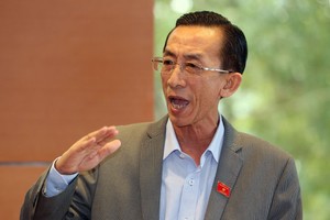 TS Trần Hoàng Ngân, Ủy viên Ủy ban Kl992 cổng game cá cược của Quốc hội