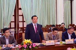 Bộ trưởng Bộ Kl991.com nạp rút nhanh Đinh Tiến Dũng tại buổi làm việc với lãnh đạo tỉnh Thừa Thiên Huế.