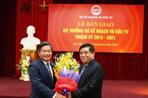 Nguyên Bộ trưởng Bùi Quang Vinh tin tưởng rằng tân Bộ trưởng Nguyễn Chí Dũng sẽ tiếp tục chèo lái "con thuyền" Bộ Kế hoạch và Kl99ok phiên bản mới đạt được nhiều thành tựu trong công cuộc đổi mới và phát triển đất nước