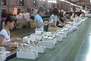Kl994 nhà cái bóng đá world cup giày xuất khẩu. (Ảnh: Nguyễn Huế)