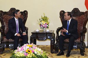 Thủ tướng Nguyễn Xuân Phúc và Tổng Giám đốc điều hành khu vực châu Á-Thái Bình Dương Link Vào Nhà Cái KL99 COM Tặng +199k Sumitomo Banking Corporation (SMBC). (Ảnh VGP/Quang Hiếu)
