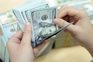 Hàng tỷ USD “chảy” ra nước ngoài: bẫy thanh khoản hay là bình thường?