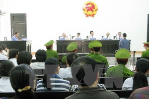 Quang cảnh phiên tòa xét xử vụ án tham ô 99Kl.app cổng game giải trí trong việc sửa chữa ụ nổi 83M. (Ảnh: Tiên Minh/TTXVN)