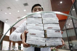 Kl993 ưu đãi thưởng hấp dẫn trả nợ hơn 12 tỷ USD năm 2016