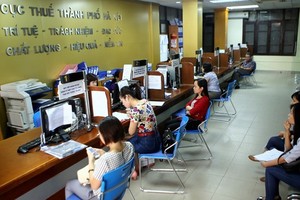 Cục Thuế TP Hà Nội cho biết, trong 5 tháng đầu năm 2016, sau 5 đợt công khai 655 đơn vị nợ thuế, phí và tiền sử dụng đất đã có 322/655 đơn vị nộp nợ thuế với số tiền là 146,8 tỷ đồng
