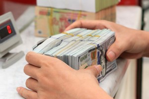 Tỷ giá trung tâm ngày 15/6 tăng 10 đồng/USD, giá vàng tăng trở lại