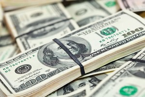 Sáng ngày 20/9, giá vàng liên tục đảo chiều, tỷ giá trung tâm giảm 6 đồng/USD